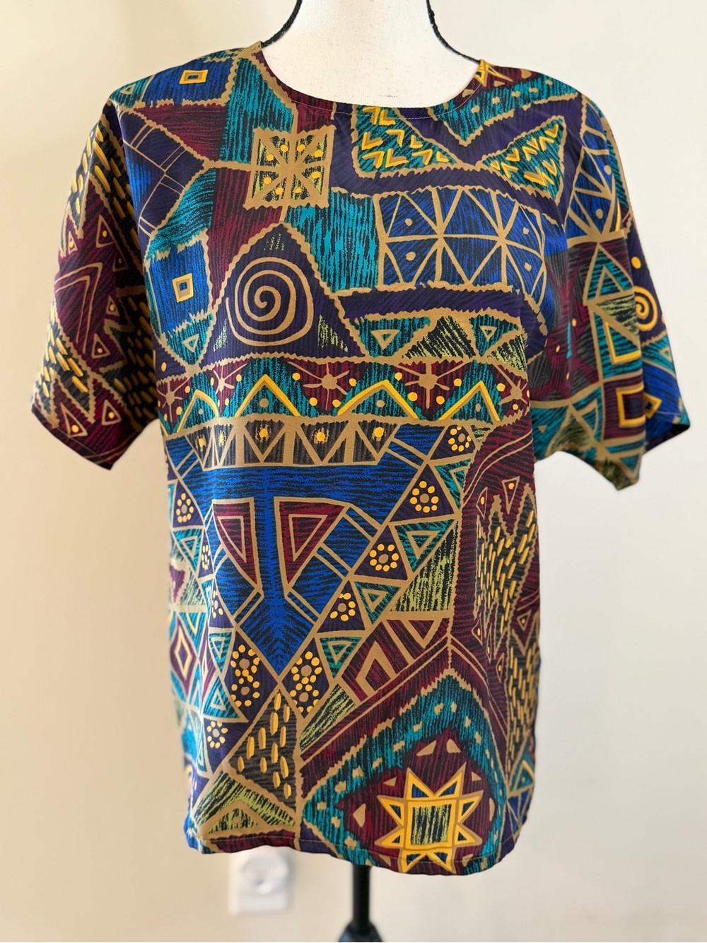 Nicola boho geometric top multicolored short sleeve    tribal M